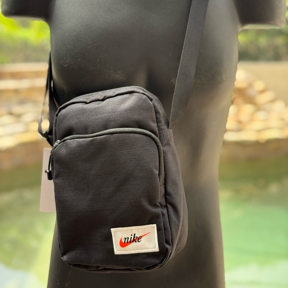 NIKE HERITAGE SHOULDER BAG BA5809-010 - Picture 1 of 5